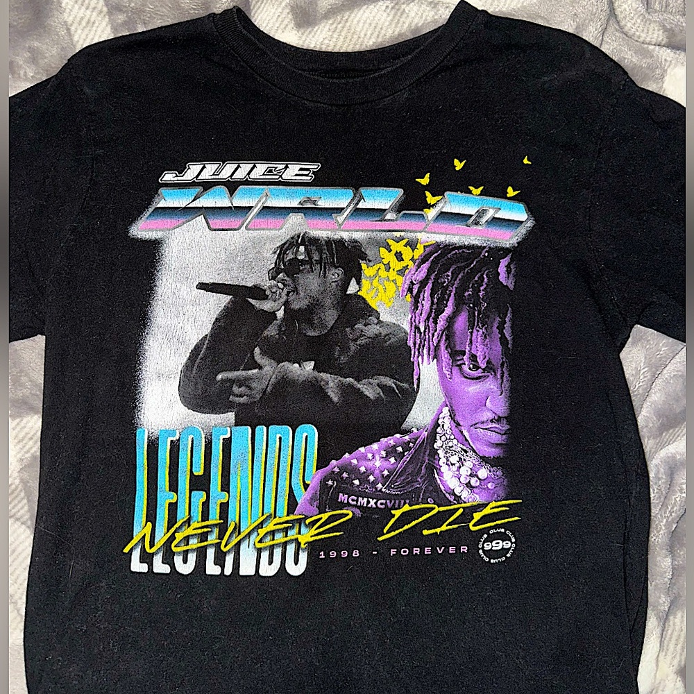 Juice WRLD; Medium sized unisex t-shirt; Black with Juice WRLD design